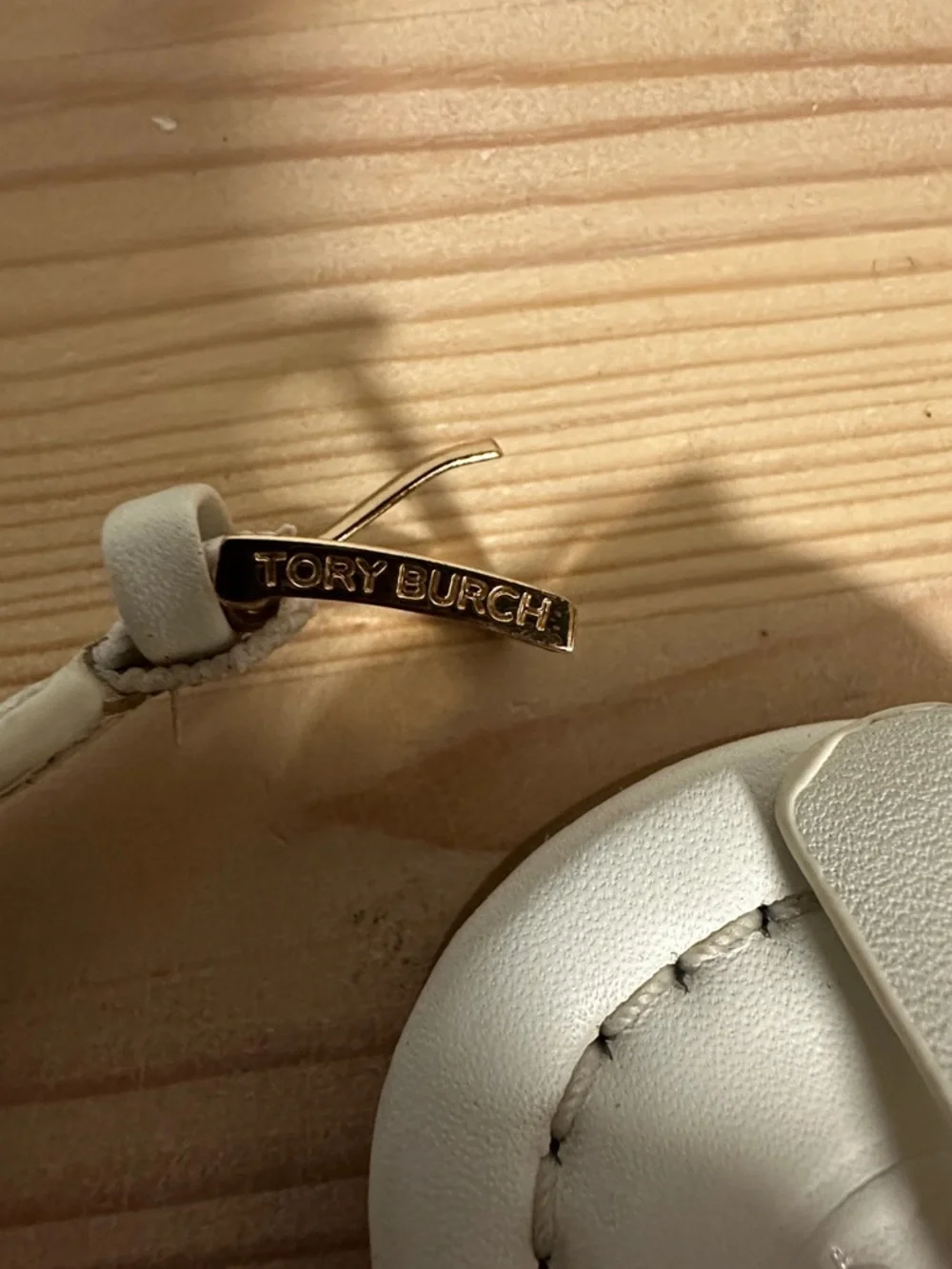 Tory Burch White Leather Logo Thong Sandals with Gold  Emblem size 6.5 - Picture 4 of 9